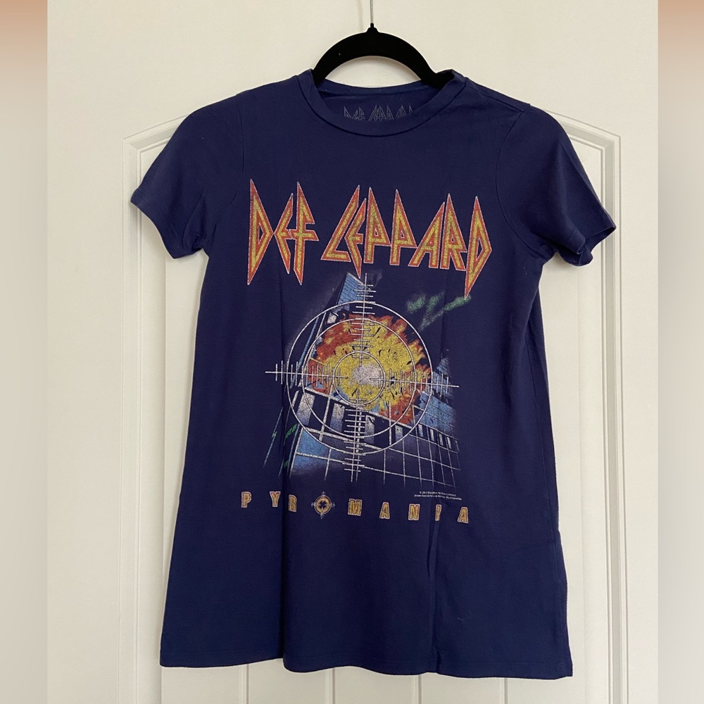 Def Leppard Graphic Band Tee